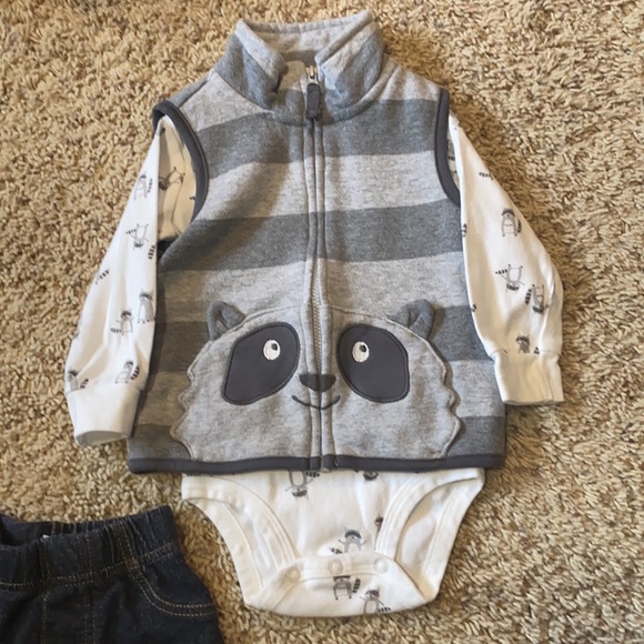 BNWOT/LIKE NEW 3-piece baby boy Carter’s raccoon vest/bodysuit/pants set 12M - Picture 2 of 5